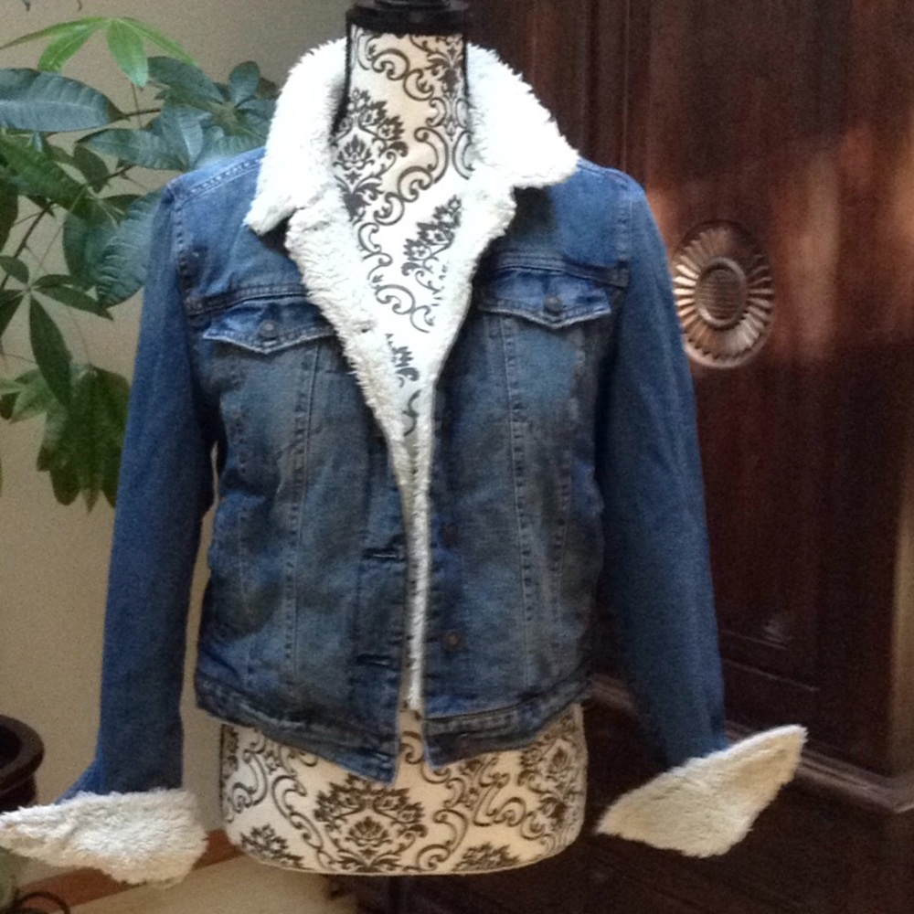 Jean jacket with fur liner